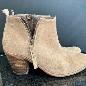 HOSS Rustic Tan Suede Bootie - Women's Size 38 - Rustique - Distressed